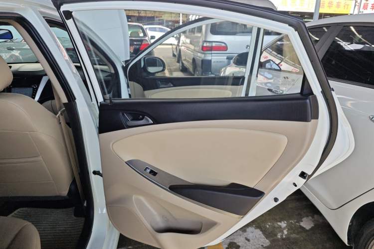 Used Hyundai Verna (older generation) 2014 1.4L Automatic Smart GLS Right Rear Door Interior