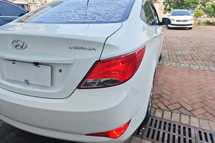 Used Hyundai Verna (older generation) 2014 1.4L Manual Smart GLS Trim Right Rear Taillight
