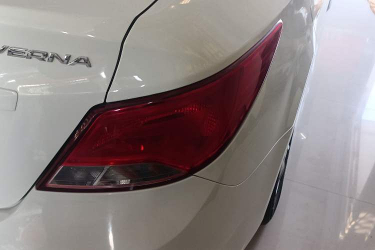 Used Hyundai Verna (older generation) 2014 1.4L Manual Smart GLS Trim Right Rear Taillight