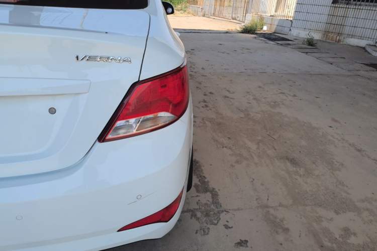 Used Hyundai Verna (older generation) 2014 1.4L Manual Smart GLS Trim Right Rear Taillight