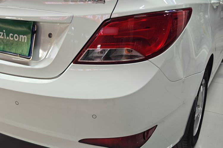 Used Hyundai Verna (older generation) 2014 1.4L Manual Smart GLS Trim Right Rear Taillight