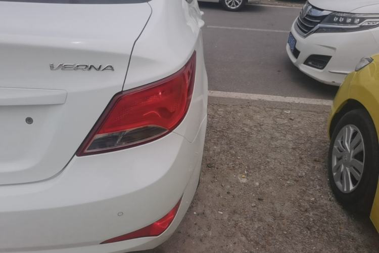 Used Hyundai Verna (older generation) 2014 1.4L Manual Smart GLS Trim Right Rear Taillight