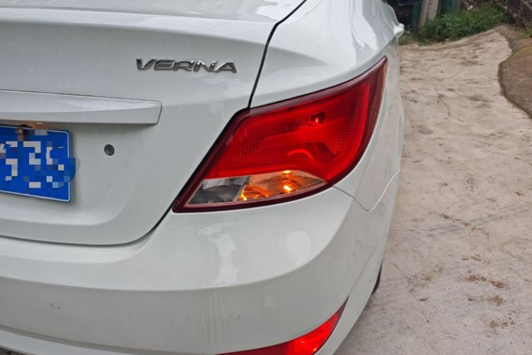 Used Hyundai Verna (older generation) 2014 1.4L Automatic Smart GLS Right Rear Taillight