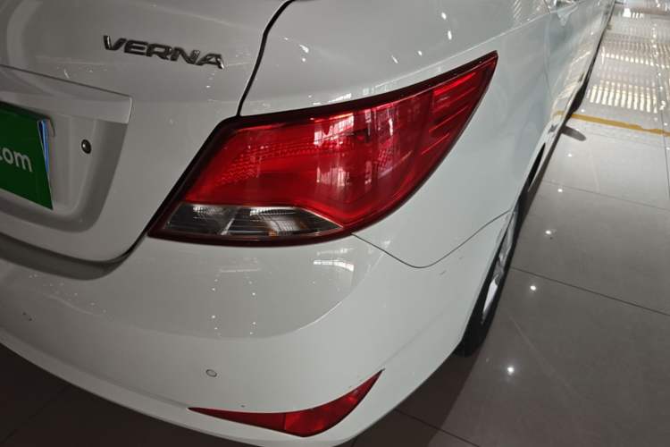 Used Hyundai Verna (older generation) 2014 1.4L Manual Smart GLS Trim Right Rear Taillight