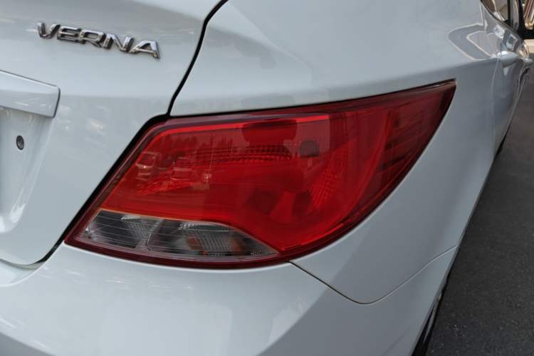 Used Hyundai Verna (older generation) 2014 1.4L Manual Smart GLS Trim Right Rear Taillight