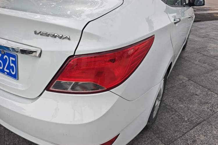 Used Hyundai Verna (older generation) 2014 1.4L Automatic Leading-Edge GLX Right Rear Taillight