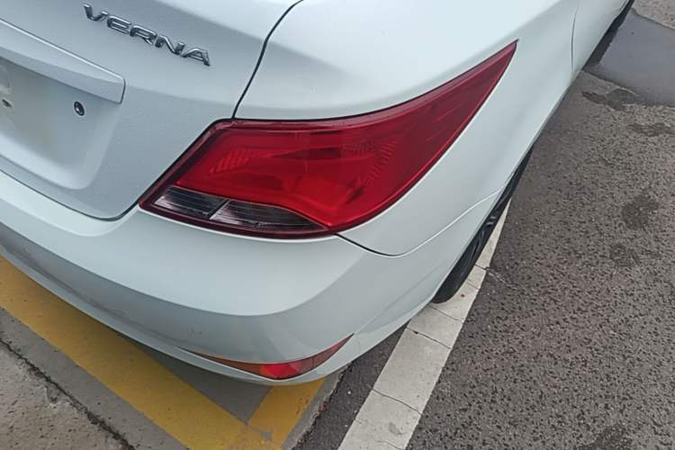 Used Hyundai Verna (older generation) 2014 1.4L Manual Smart GLS Trim Right Rear Taillight