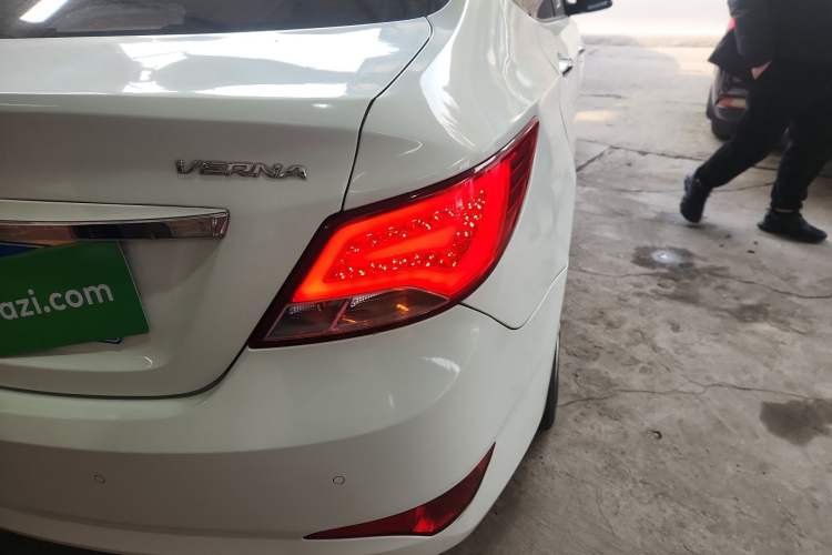 Used Hyundai Verna (older generation) 2014 1.4L Manual Top-Tier Model TOP Right Rear Taillight