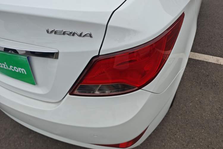 Used Hyundai Verna (older generation) 2014 1.4L Automatic Leading-Edge GLX Right Rear Taillight