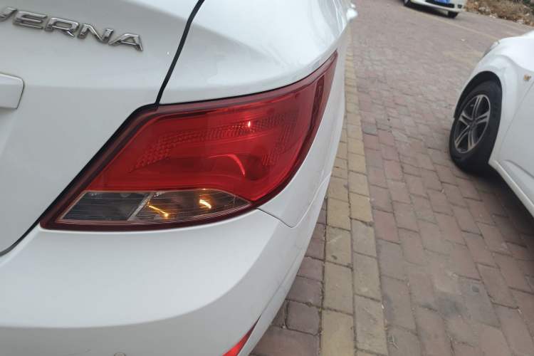 Used Hyundai Verna (older generation) 2014 1.4L Manual Smart GLS Trim Right Rear Taillight