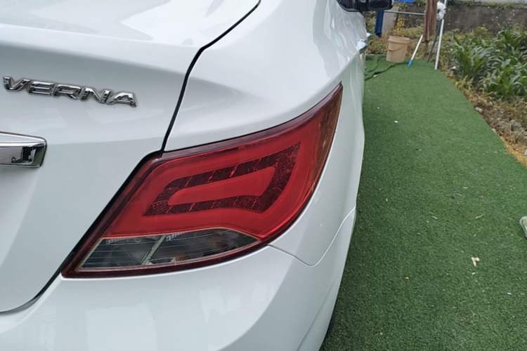 Used Hyundai Verna (older generation) 2014 1.4L Manual Top-Tier Model TOP Right Rear Taillight
