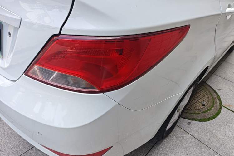 Used Hyundai Verna (older generation) 2014 1.4L Manual Smart GLS Trim Right Rear Taillight