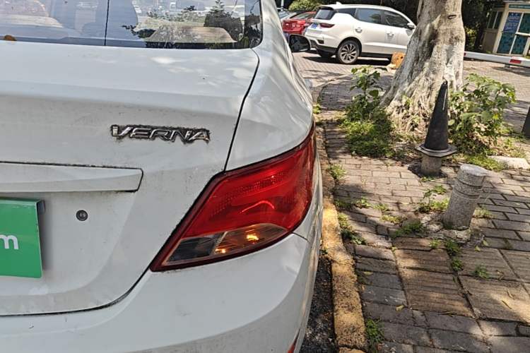Used Hyundai Verna (older generation) 2014 1.4L Manual Smart GLS Trim Right Rear Taillight