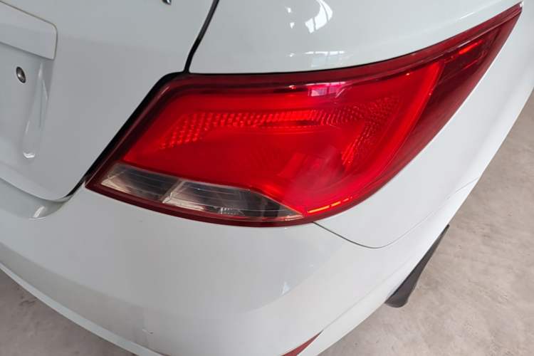 Used Hyundai Verna (older generation) 2014 1.4L Manual Smart GLS Trim Right Rear Taillight