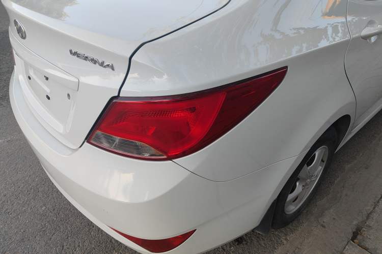 Used Hyundai Verna (older generation) 2014 1.4L Manual Smart GLS Trim Right Rear Taillight