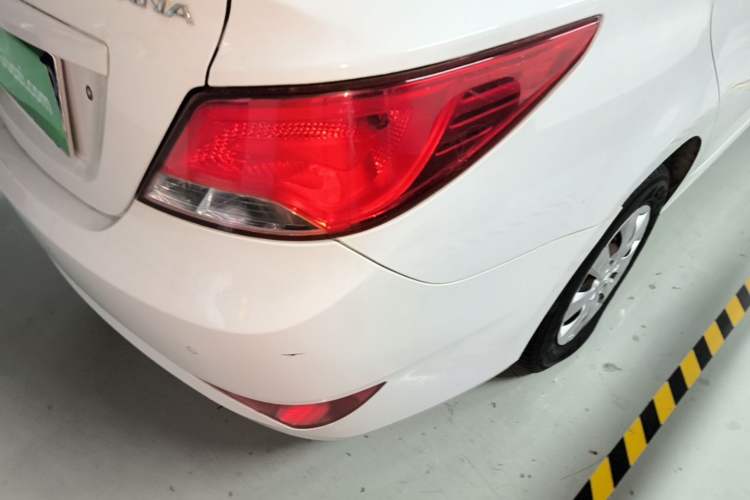 Used Hyundai Verna (older generation) 2014 1.4L Manual Smart GLS Trim Right Rear Taillight