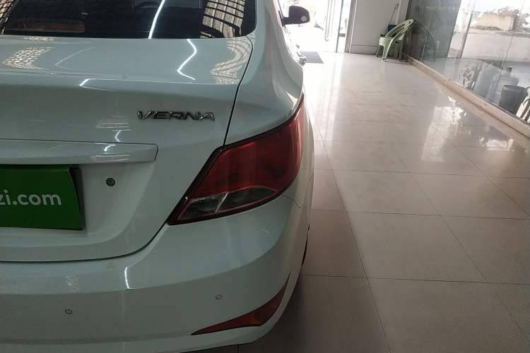 Used Hyundai Verna (older generation) 2014 1.4L Manual Smart GLS Trim Right Rear Taillight