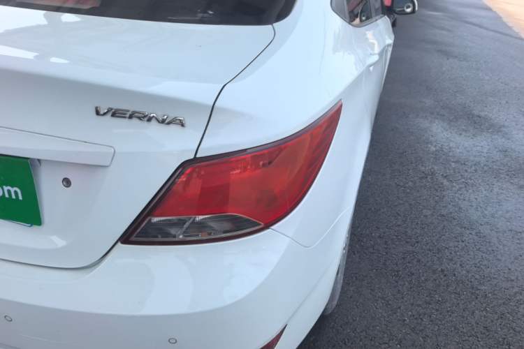 Used Hyundai Verna (older generation) 2014 1.4L Manual Smart GLS Trim Right Rear Taillight