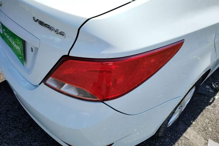 Used Hyundai Verna (older generation) 2014 1.4L Manual Fashion GS Model Right Rear Taillight