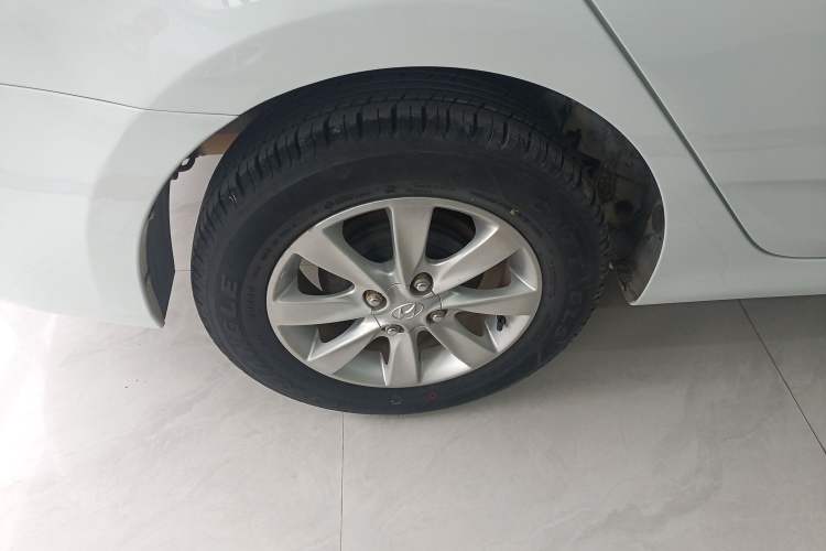 Used Hyundai Verna (older generation) 2014 1.4L Manual Smart GLS Trim Right Rear Wheel Hub