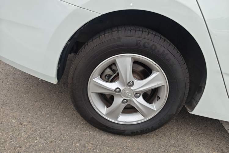 Used Hyundai Verna (older generation) 2014 1.4L Automatic Leading-Edge GLX Right Rear Wheel Hub