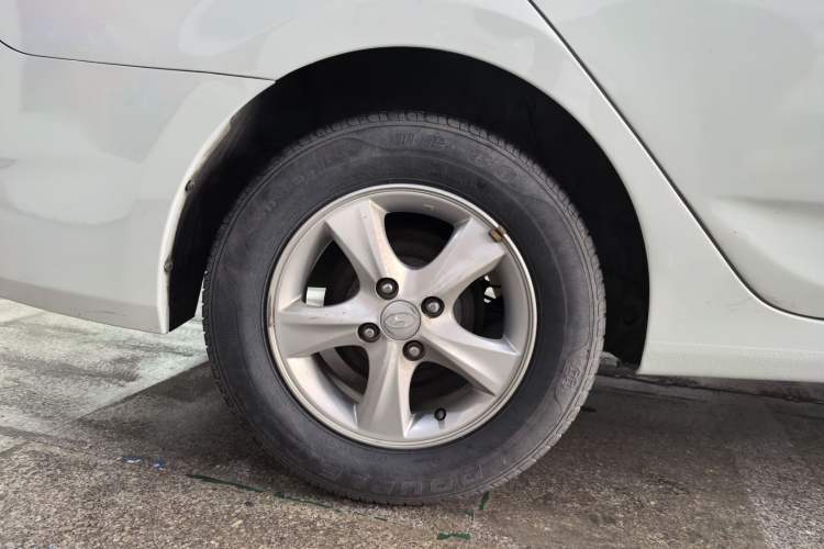 Used Hyundai Verna (older generation) 2014 1.4L Automatic Smart GLS Right Rear Wheel Hub