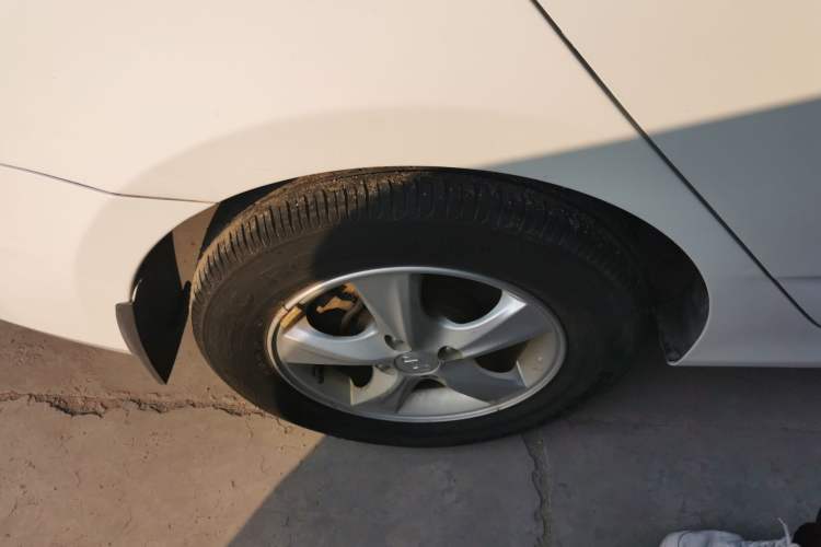 Used Hyundai Verna (older generation) 2014 1.4L Automatic Smart GLS Right Rear Wheel Hub