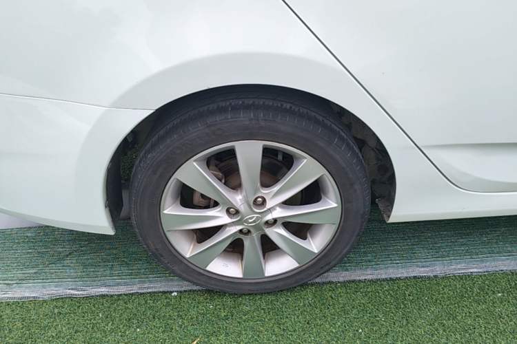 Used Hyundai Verna (older generation) 2014 1.4L Manual Top-Tier Model TOP Right Rear Wheel Hub