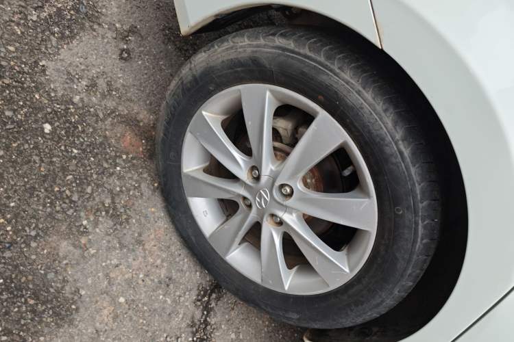 Used Hyundai Verna (older generation) 2014 1.4L Manual Top-Tier Model TOP Right Rear Wheel Hub
