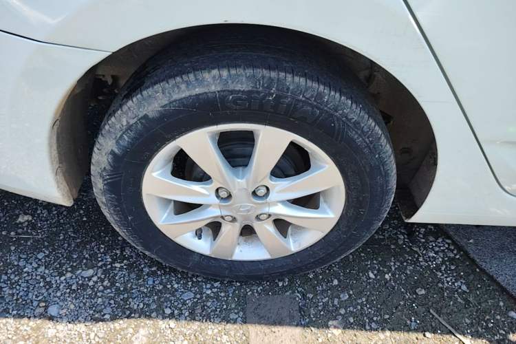 Used Hyundai Verna (older generation) 2014 1.4L Manual Fashion GS Model Right Rear Wheel Hub