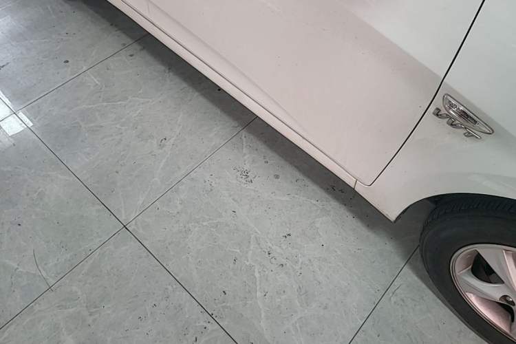 Used Hyundai Verna (older generation) 2014 1.4L Automatic Smart GLS Right Side Sill