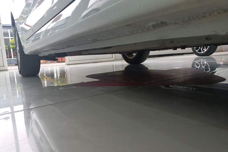 Used Hyundai Verna (older generation) 2014 1.4L Manual Smart GLS Trim Right Side Sill