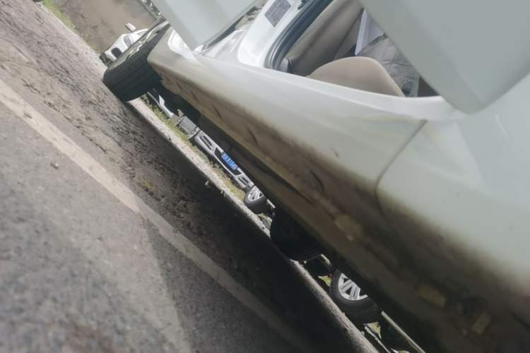 Used Hyundai Verna (older generation) 2014 1.4L Manual Smart GLS Trim Right Side Sill