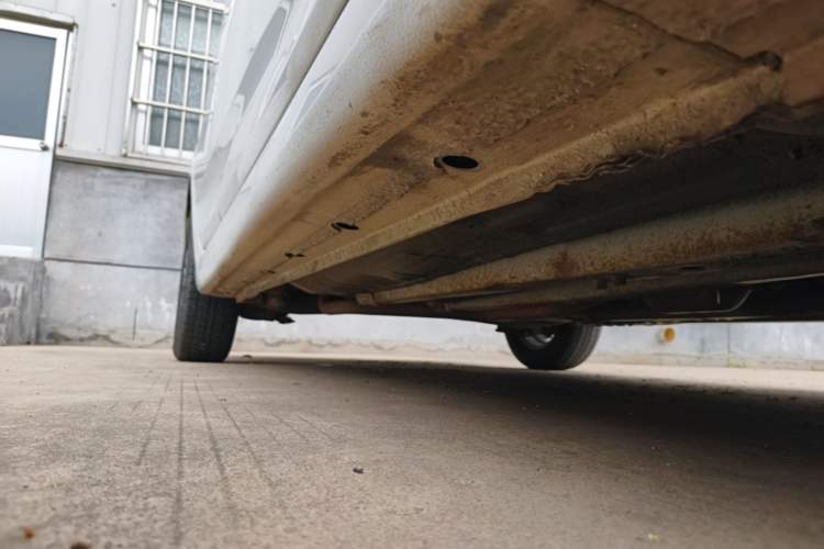 Used Hyundai Verna (older generation) 2014 1.4L Manual Smart GLS Trim Right Side Sill