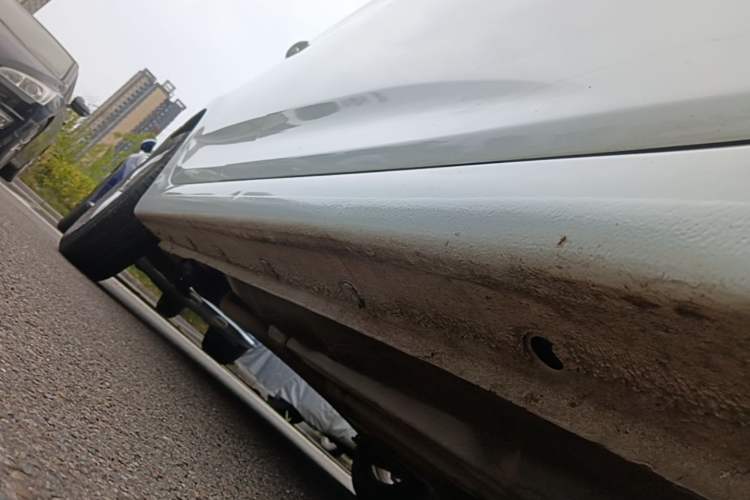 Used Hyundai Verna (older generation) 2014 1.4L Manual Smart GLS Trim Right Side Sill