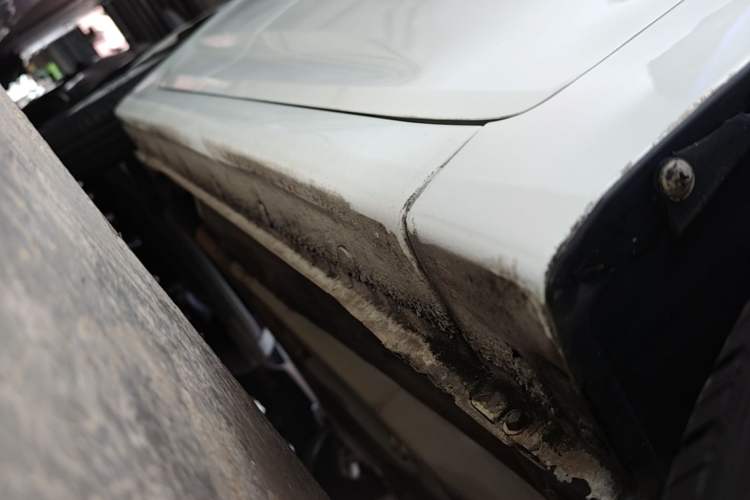Used Hyundai Verna (older generation) 2014 1.4L Automatic Smart GLS Right Side Sill