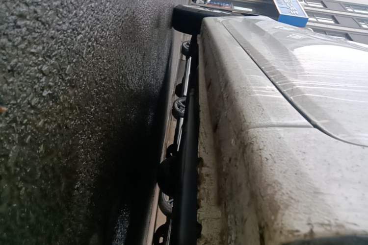 Used Hyundai Verna (older generation) 2014 1.4L Manual Smart GLS Trim Right Side Sill