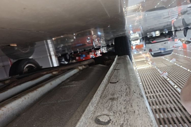 Used Hyundai Verna (older generation) 2014 1.4L Manual Smart GLS Trim Right Side Sill