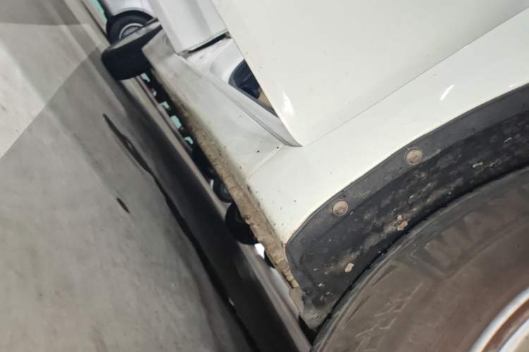Used Hyundai Verna (older generation) 2014 1.4L Automatic Smart GLS Right Side Sill