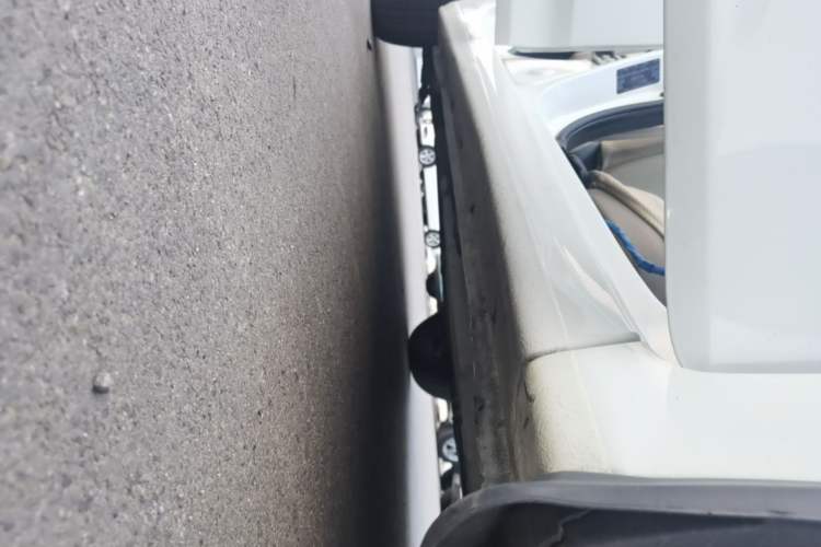 Used Hyundai Verna (older generation) 2014 1.4L Manual Smart GLS Trim Right Side Sill