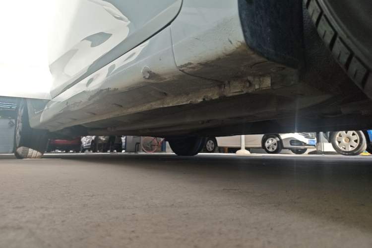 Used Hyundai Verna (older generation) 2014 1.4L Manual Smart GLS Trim Right Side Sill