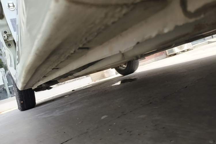 Used Hyundai Verna (older generation) 2014 1.4L Automatic Smart GLS Right Side Sill