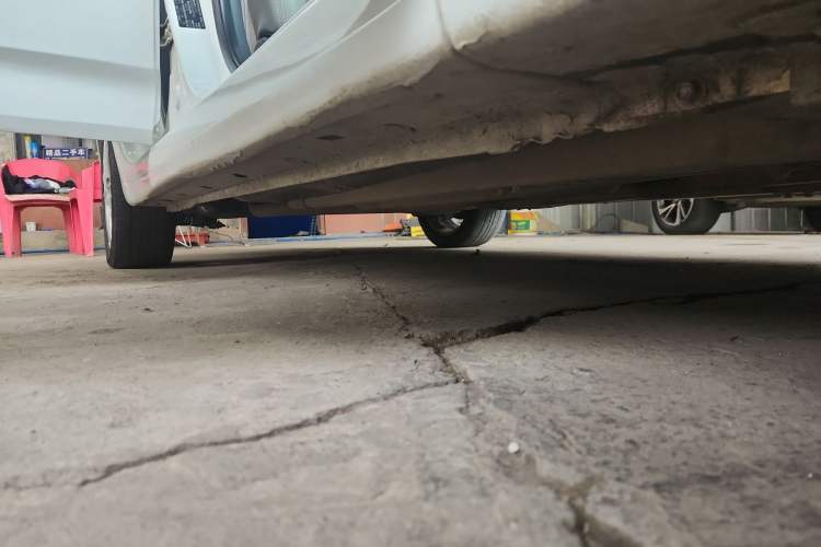 Used Hyundai Verna (older generation) 2014 1.4L Manual Top-Tier Model TOP Right Side Sill