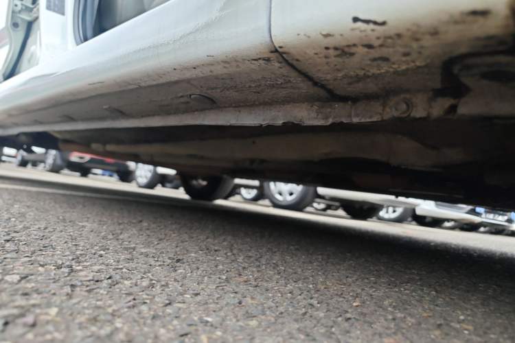 Used Hyundai Verna (older generation) 2014 1.4L Automatic Leading-Edge GLX Right Side Sill