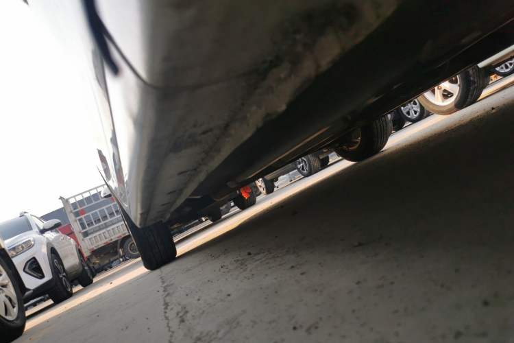 Used Hyundai Verna (older generation) 2014 1.4L Automatic Smart GLS Right Side Sill