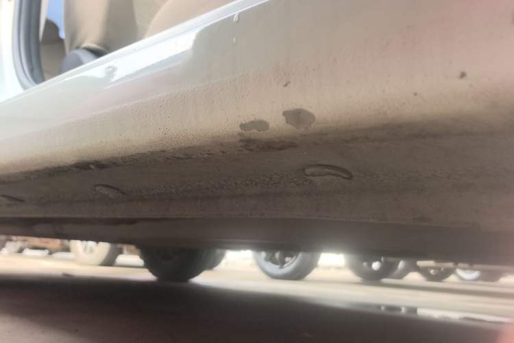 Used Hyundai Verna (older generation) 2014 1.4L Manual Smart GLS Trim Right Side Sill
