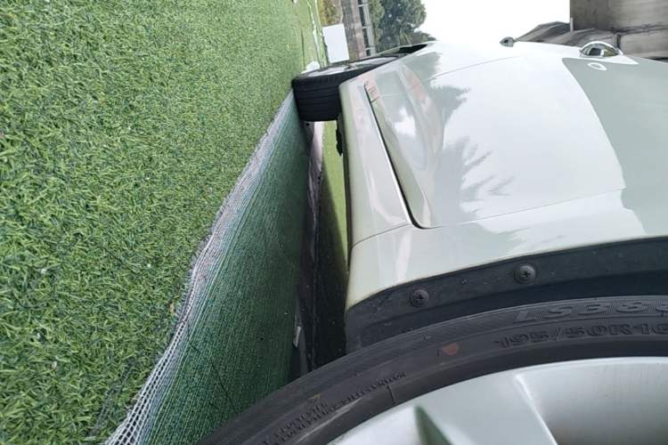 Used Hyundai Verna (older generation) 2014 1.4L Manual Top-Tier Model TOP Right Side Sill