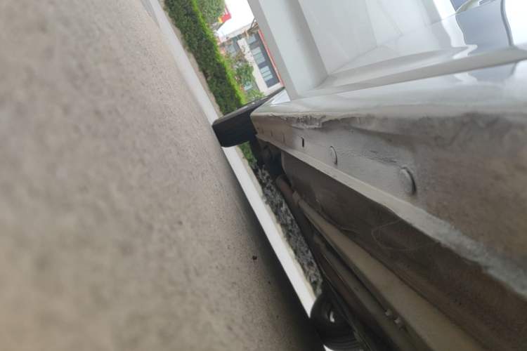 Used Hyundai Verna (older generation) 2014 1.4L Manual Smart GLS Trim Right Side Sill
