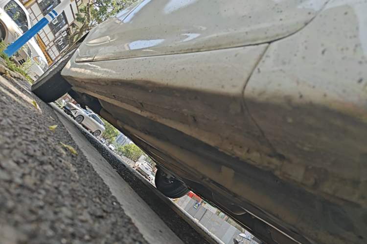 Used Hyundai Verna (older generation) 2014 1.4L Manual Smart GLS Trim Right Side Sill