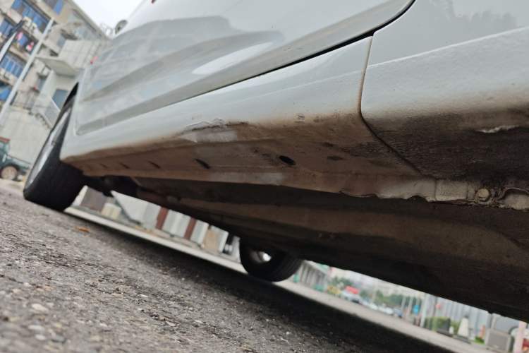 Used Hyundai Verna (older generation) 2014 1.4L Manual Top-Tier Model TOP Right Side Sill